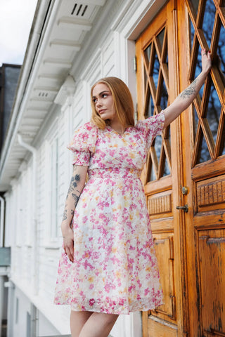 Careless Belle Embroidery - Rosa