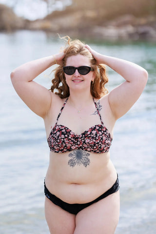 Careless Bikinitruse Ruffles Bikinitruse - Svart