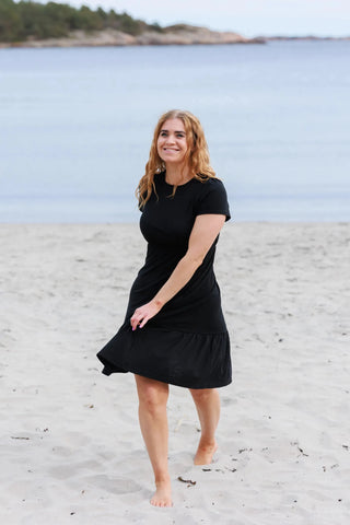 Careless Kjole Lilje kjole - Svart