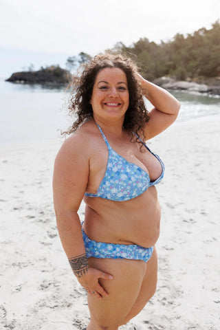 Careless Ruffles bikinitruse - Lyseblå - Flower boom groups