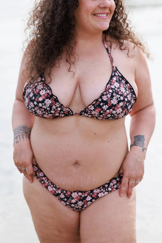 Careless Ruffles bikinitruse -  Svart - Flower boom