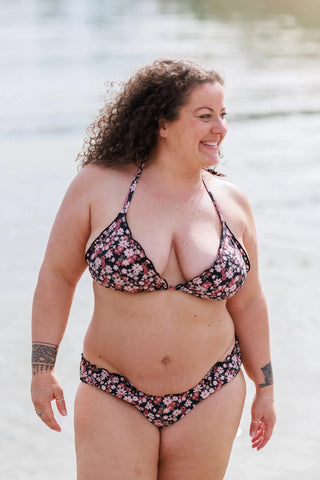 Careless Ruffles bikinitruse -  Svart - Flower boom