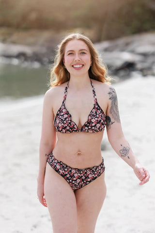 Careless Ruffles bikinitruse -  Svart - Flower boom