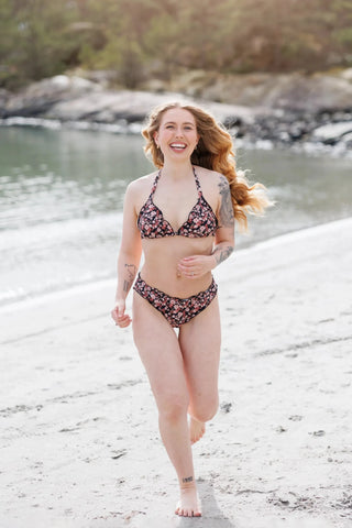 Careless Ruffles bikinitruse -  Svart - Flower boom