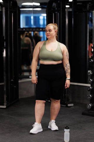 Careless Treningsshorts Active scrunch shape midi biker shorts - Black