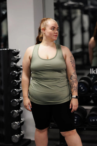 Careless Treningsshorts Active scrunch shape midi biker shorts - Black