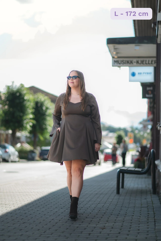 Careless Kjole Emma shiny kjole - Brun